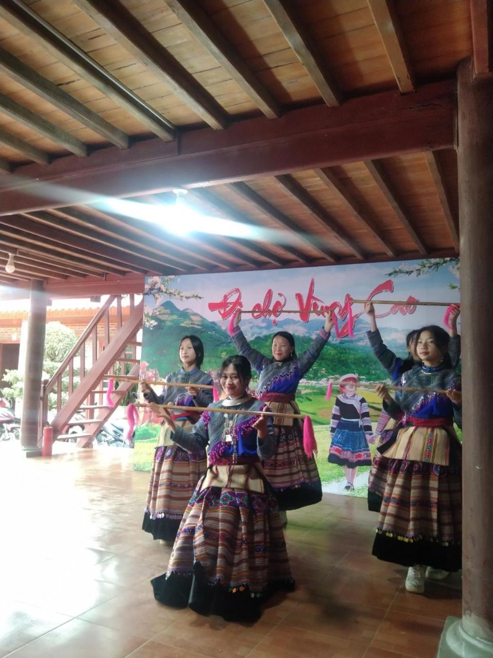 A Lin Homestay Bac Ha Exterior photo
