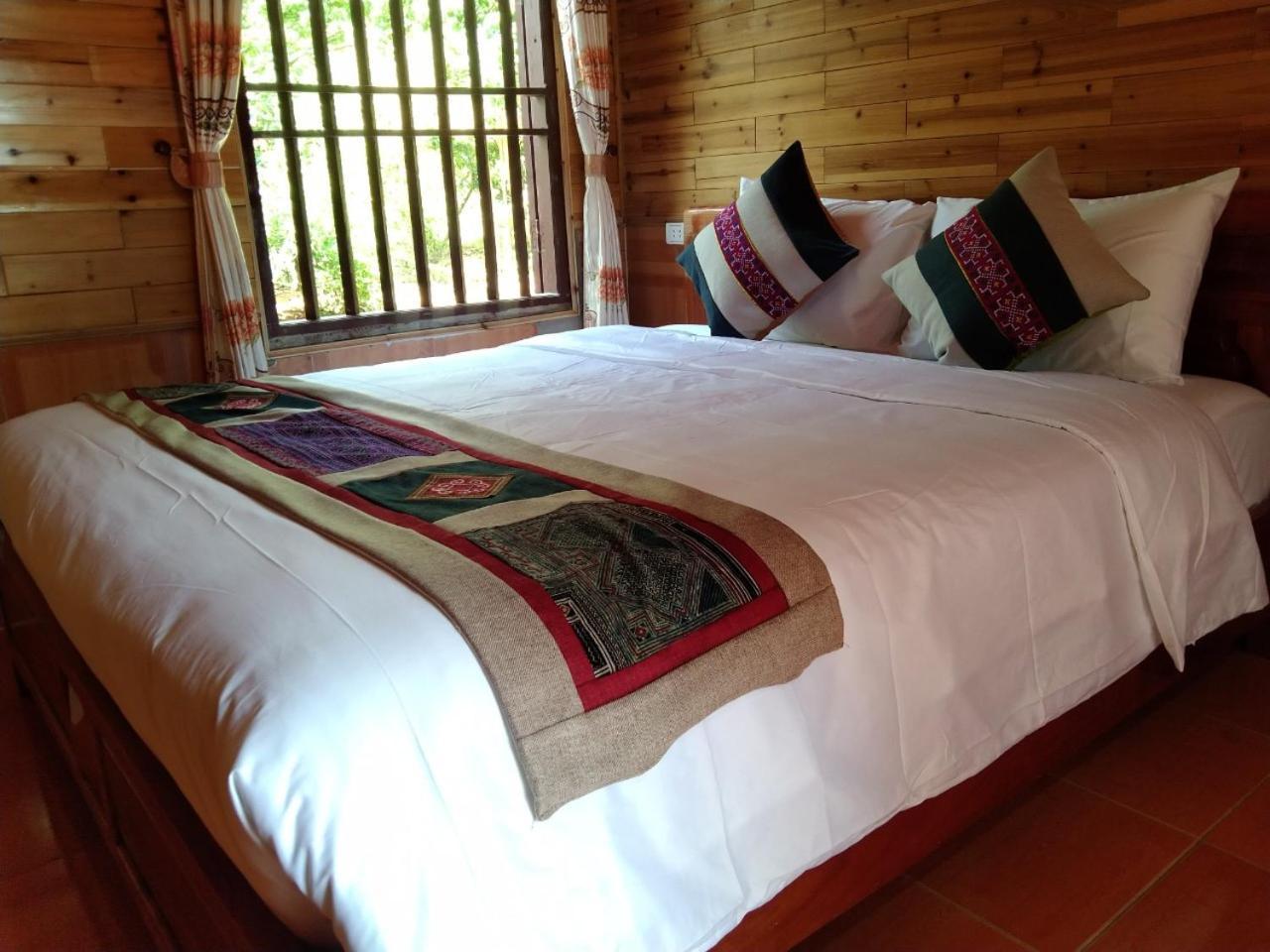 A Lin Homestay Bac Ha Exterior photo